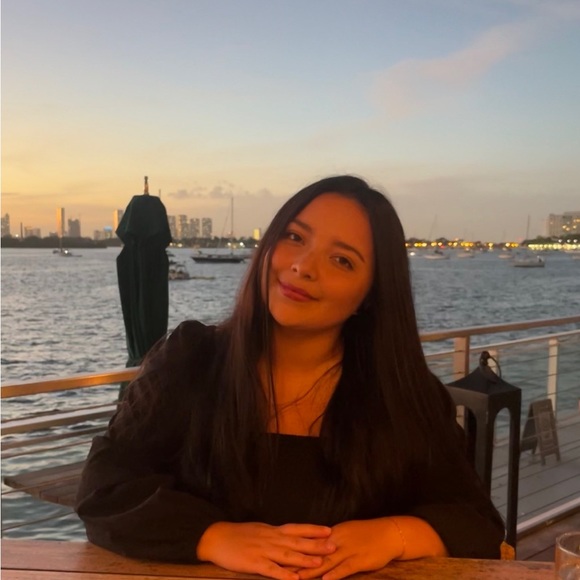 Meet your Posher, Angie - Picture 2 of 2